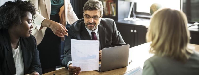 PEP, vínculos e sanções: tudo o que você precisa saber